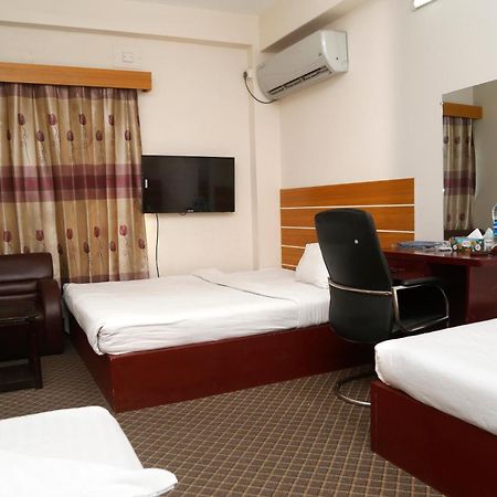 Hotel Blue Bird ธากา ภายนอก รูปภาพ