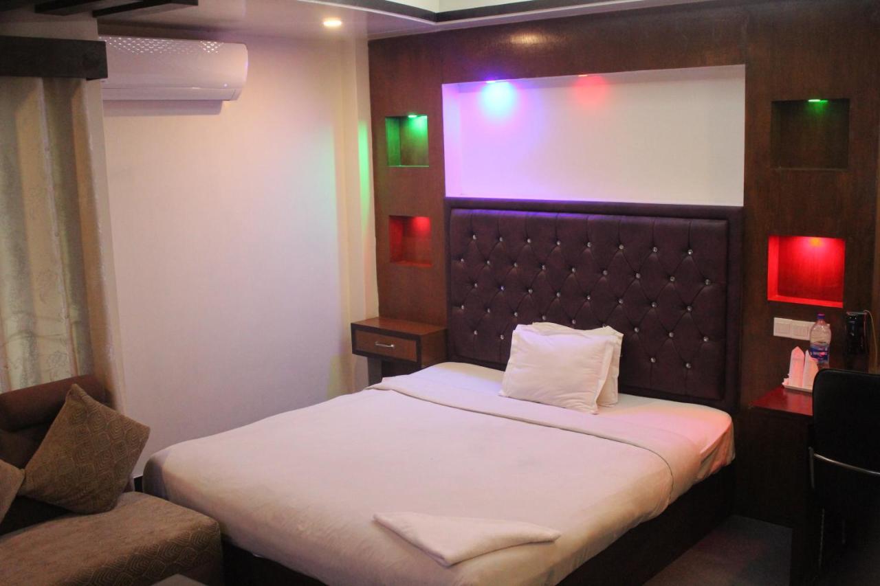 Hotel Blue Bird ธากา ภายนอก รูปภาพ