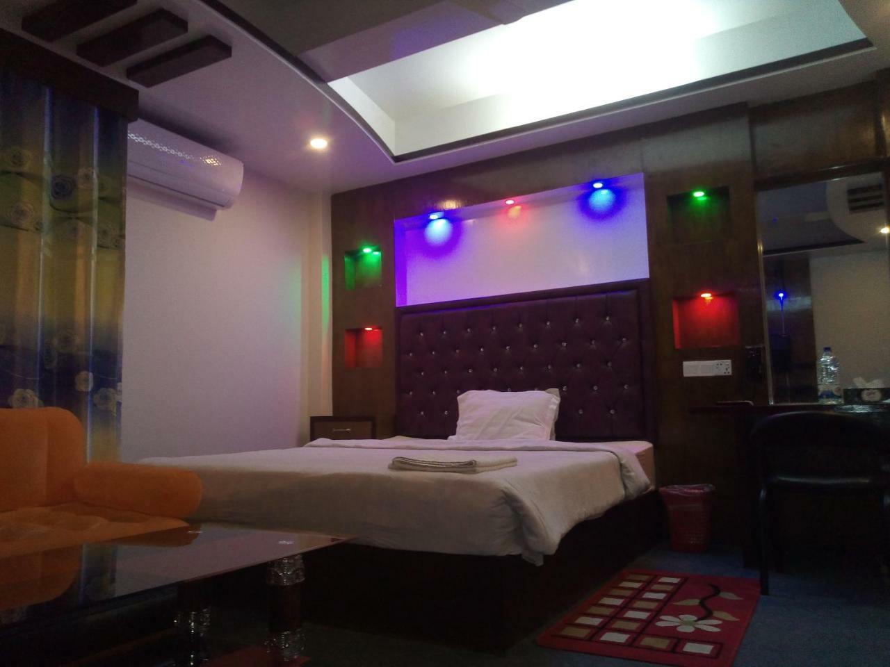 Hotel Blue Bird ธากา ภายนอก รูปภาพ