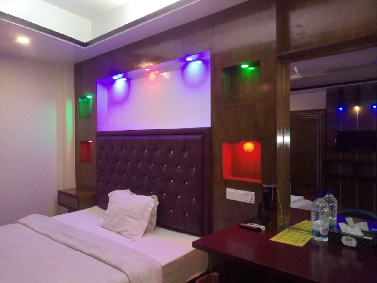 Hotel Blue Bird ธากา ภายนอก รูปภาพ